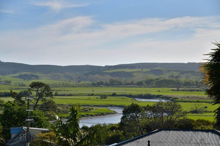 Photo of property in 5 Kaipara Crescent, Helensville, 0800
