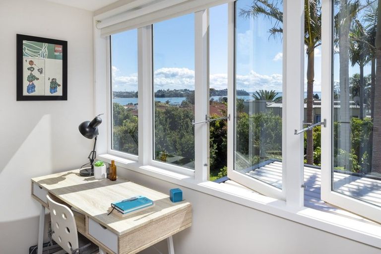 Photo of property in 14 Lynton Road, Bucklands Beach, Auckland, 2012