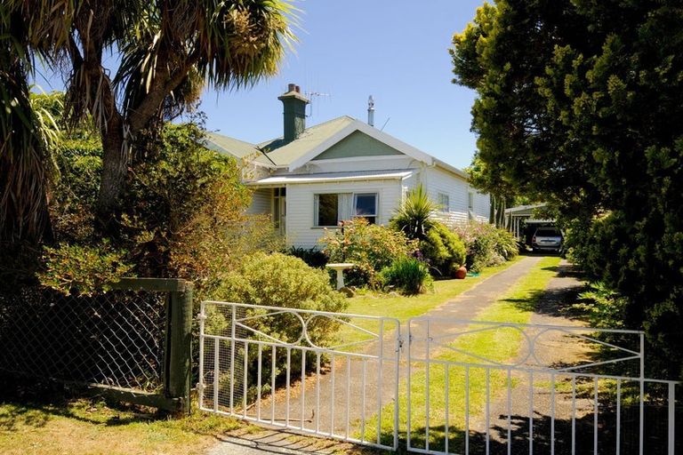 Photo of property in 30 Rhodes Street, Waimate, 7924