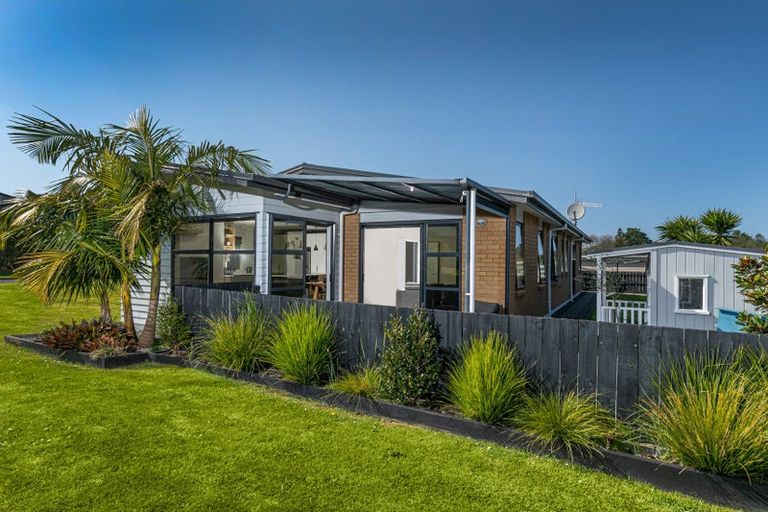 Photo of property in 4 Karika Place, Massey, Auckland, 0614