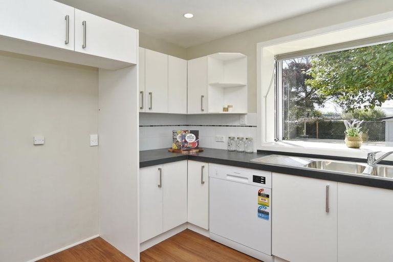 Photo of property in 910 Avonside Drive, Avondale, Christchurch, 8061