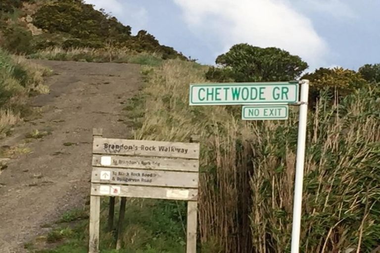 Photo of property in 7a Chetwode Grove, Newlands, Wellington, 6037