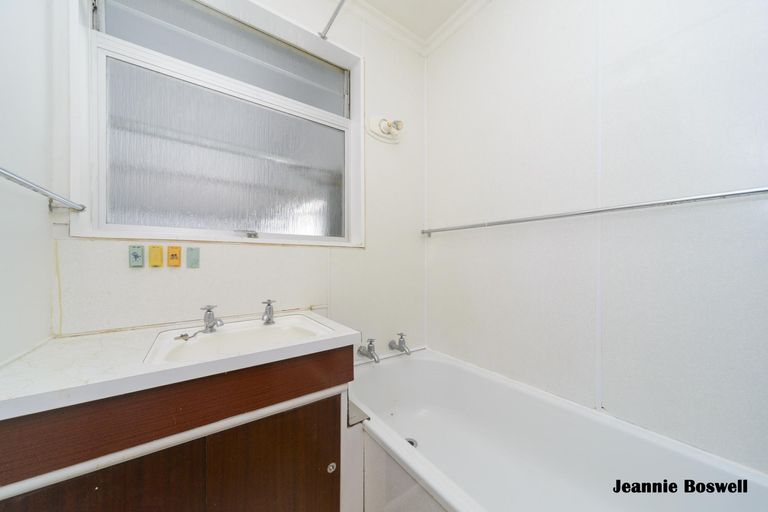 Photo of property in 89 Wikiriwhi Crescent, Awapuni, Palmerston North, 4412