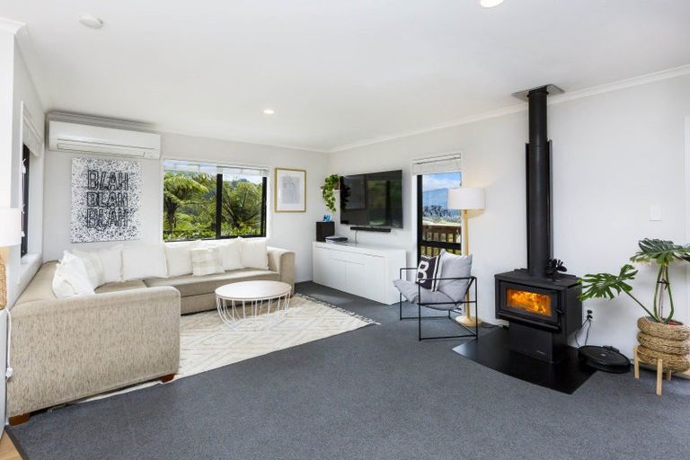 Photo of property in 23 Percy Kinsman Crescent, Riverstone Terraces, Upper Hutt, 5018