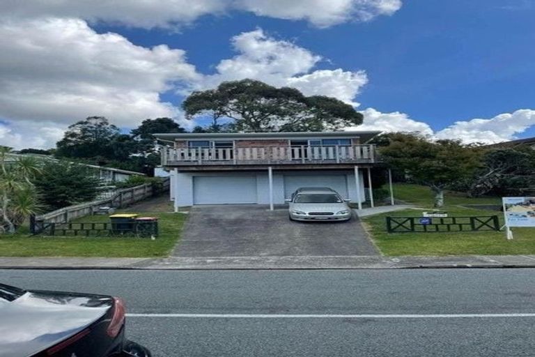 Photo of property in 1/54 Ayton Drive, Totara Vale, Auckland, 0629