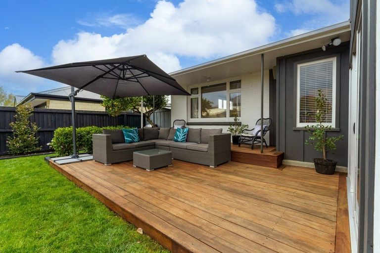 Photo of property in 43 Dunedin Street, Redwood, Christchurch, 8051