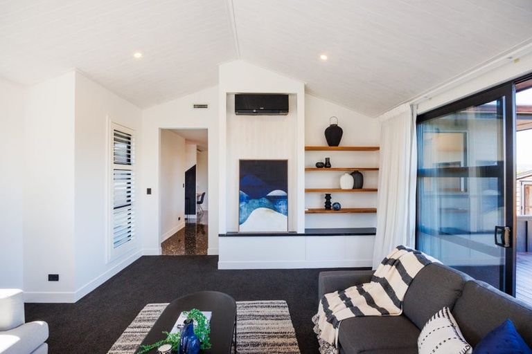 Photo of property in 2 Waimarama Court, Roslyn, Palmerston North, 4414