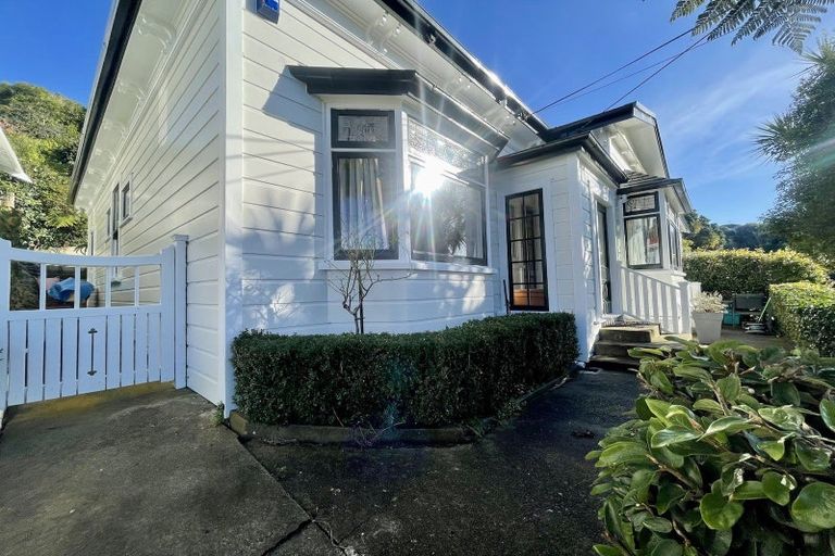 Photo of property in 7 Paisley Terrace, Karori, Wellington, 6012