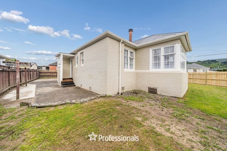 Photo of property in 10 Hughes Crescent, Taita, Lower Hutt, 5011