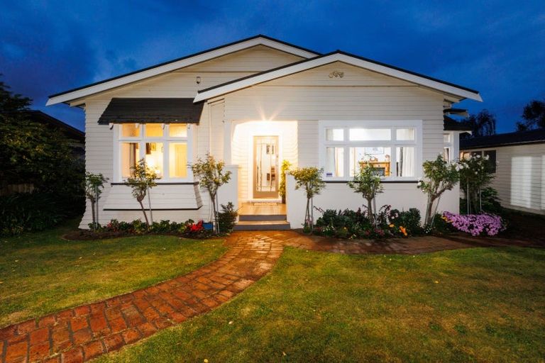 Photo of property in 51 Knowles Street, Terrace End, Palmerston North, 4410