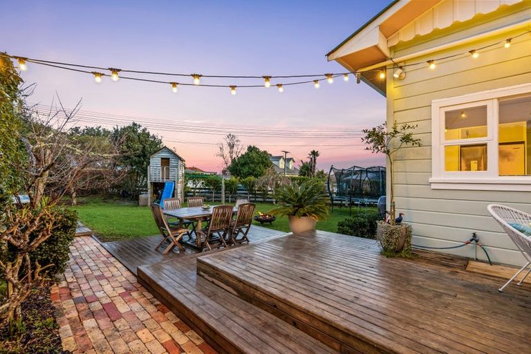 Photo of property in 21 Clarence Road, Northcote Point, Auckland, 0627