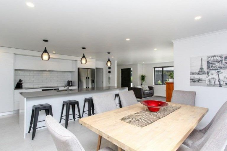 Photo of property in 18 Rotokare Crescent, Whalers Gate, New Plymouth, 4310