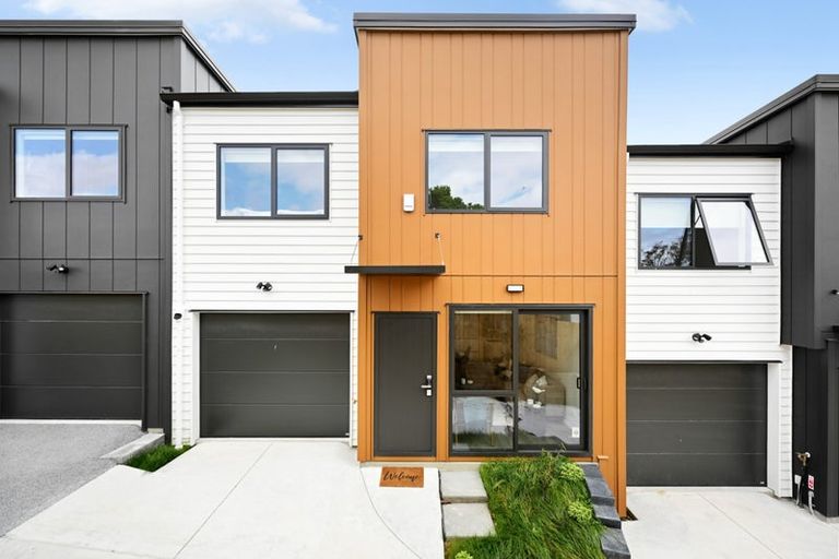 Photo of property in 12c Massine Place, Randwick Park, Auckland, 2105