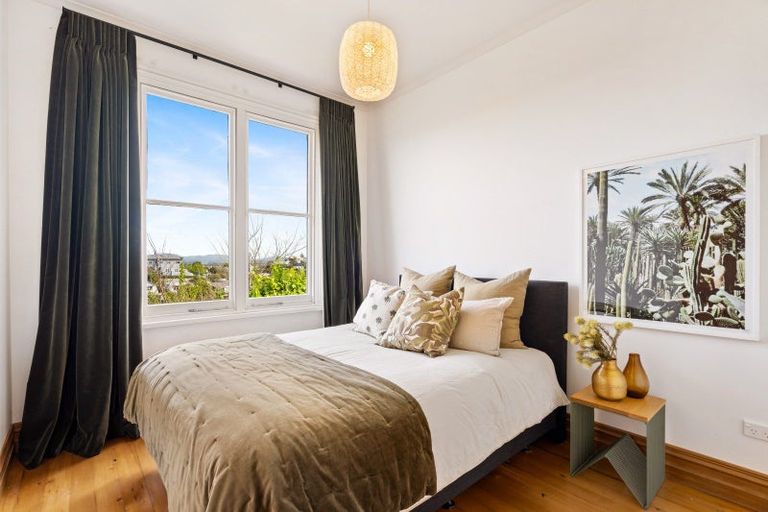 Photo of property in 6 Thompson Road, Bluff Hill, Napier, 4110