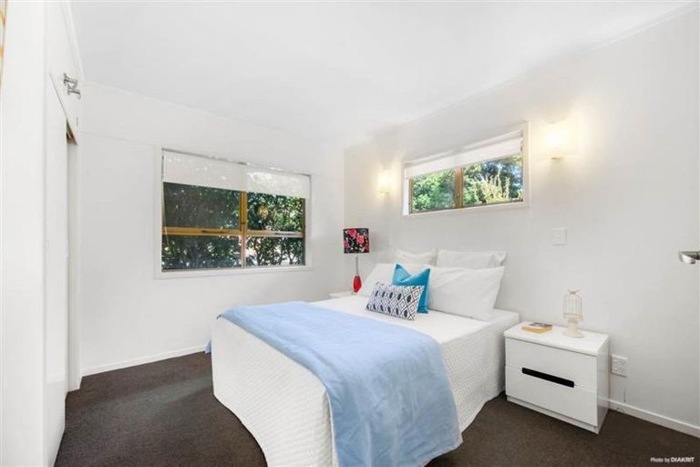 Photo of property in 16 Dennis Avenue, Hillpark, Auckland, 2102