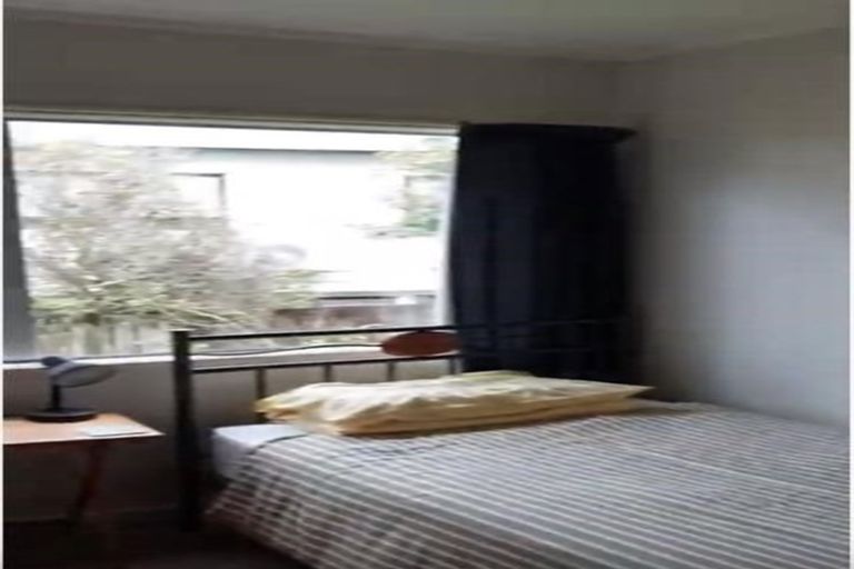 Photo of property in 2/4 Neptune Avenue, Beach Haven, Auckland, 0626