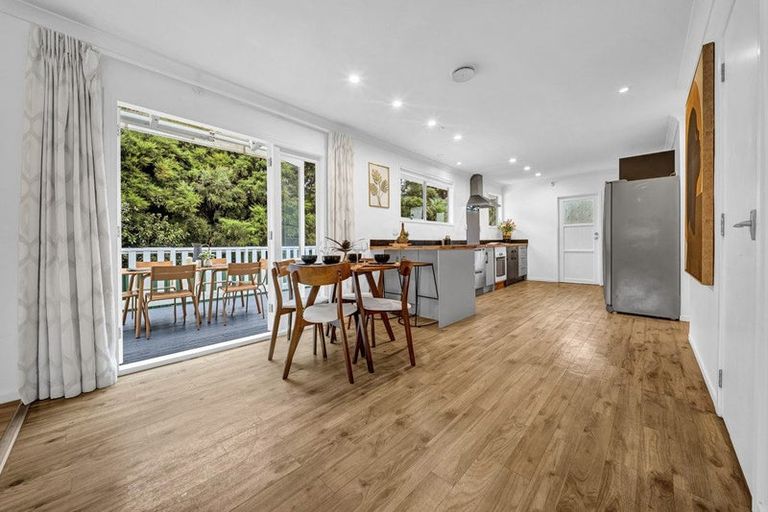 Photo of property in 9 Serwayne Place, Sunnyvale, Auckland, 0612