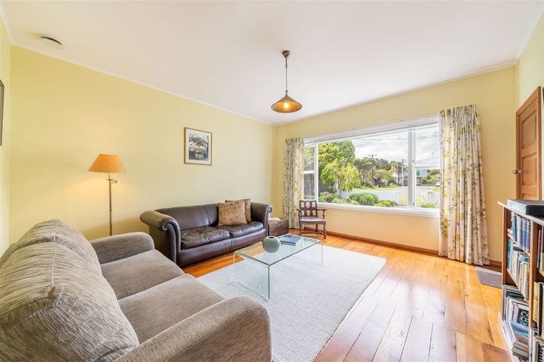Photo of property in 13 Hinau Street, Eastbourne, Lower Hutt, 5013