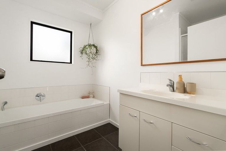 Photo of property in 37 Puriri Road, Pukekohe, 2120