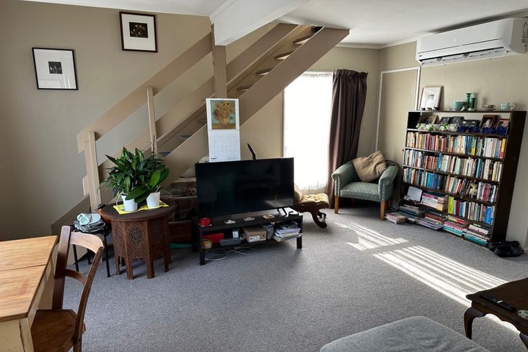 Photo of property in 3/49 Apu Crescent, Lyall Bay, Wellington, 6022