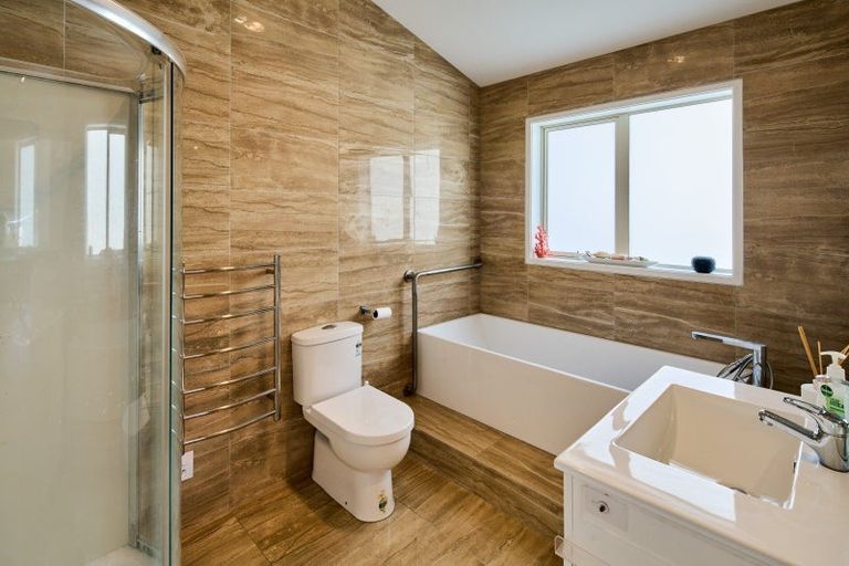 Photo of property in 74f Heretaunga Square, Silverstream, Upper Hutt, 5019