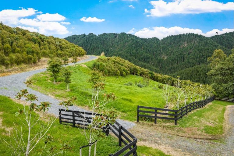 Photo of property in 960c Whangaripo Valley Road, Whangaripo, Wellsford, 0972