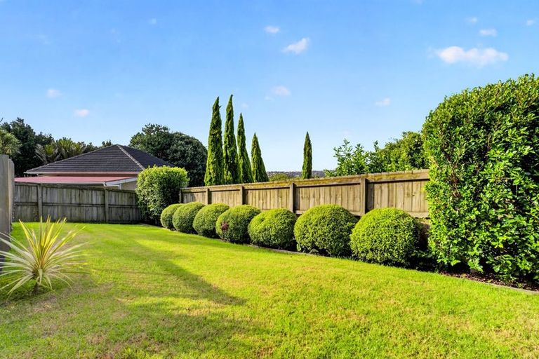 Photo of property in 2/47 Birkdale Road, Birkdale, Auckland, 0626