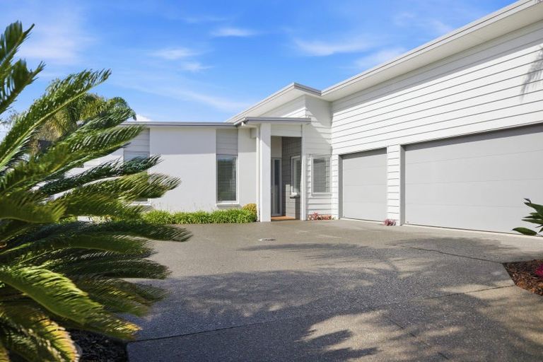 Photo of property in 42 Cassinia Close, Papamoa Beach, Papamoa, 3118
