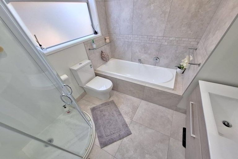 Photo of property in 23a Rena Place, West Harbour, Auckland, 0618