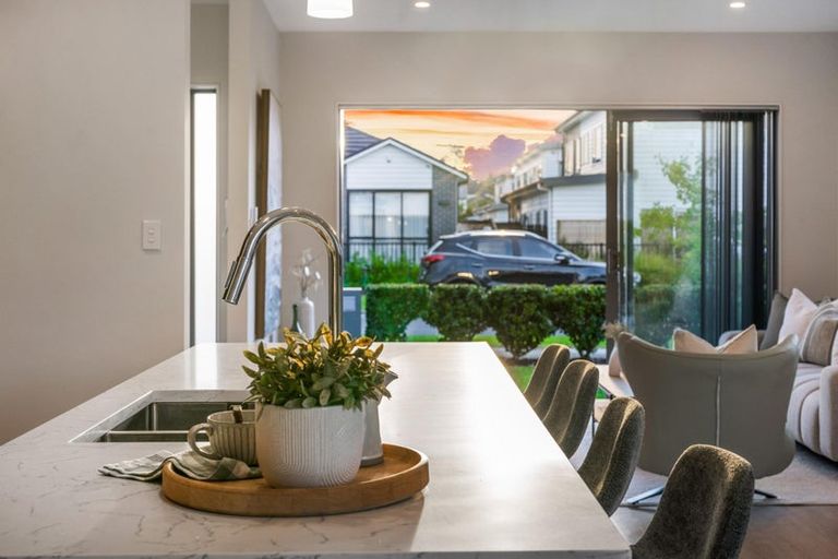 Photo of property in 3 Tarras Road, Kumeu, 0810