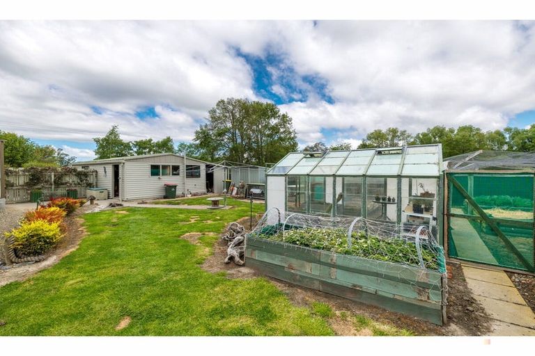 Photo of property in 92 Timaru Road, Waimate, 7924