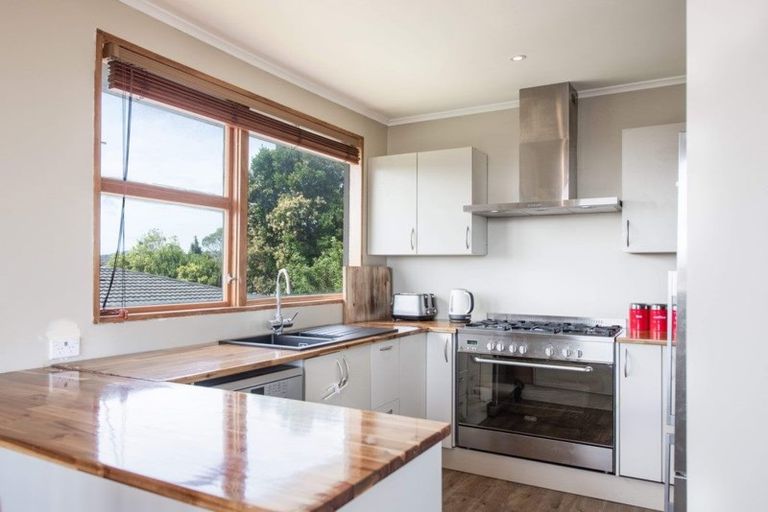 Photo of property in 40 Harmel Road, Glendene, Auckland, 0602