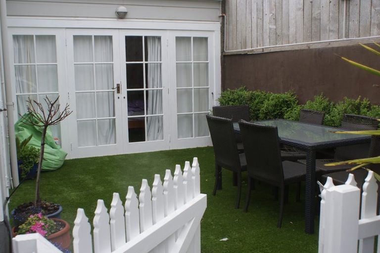 Photo of property in 1 Caroline Street, Mount Victoria, Wellington, 6011