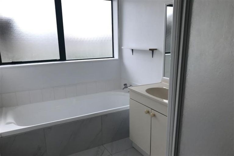 Photo of property in 198 Te Irirangi Drive, Flat Bush, Auckland, 2019