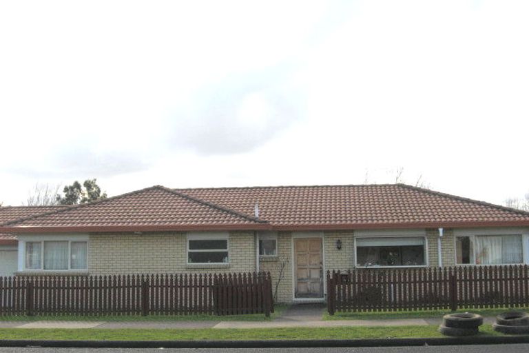 Photo of property in 31 Ray Small Drive, Papakura, 2110