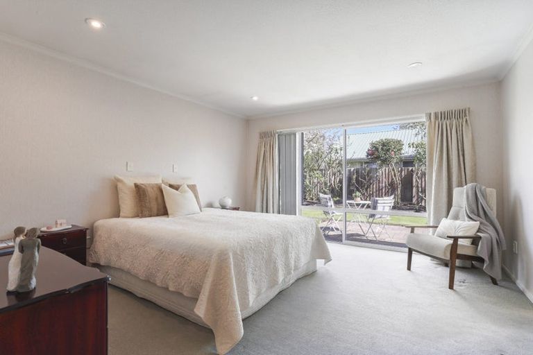 Photo of property in 4 Wardour Mews, Avonhead, Christchurch, 8042