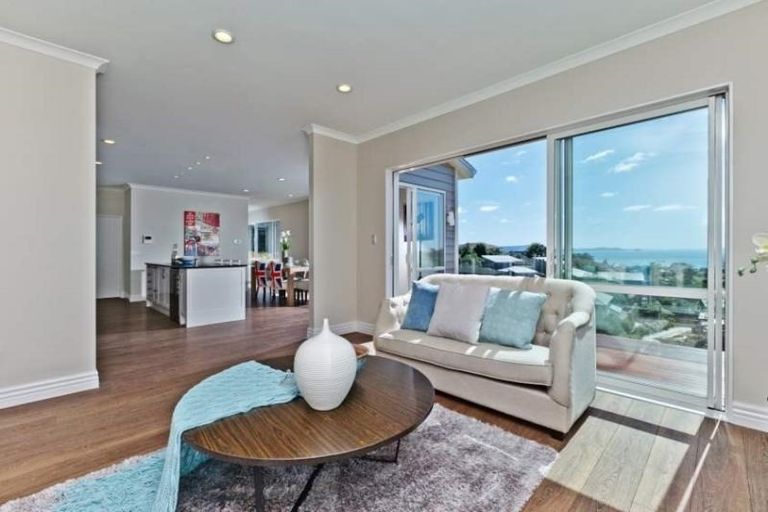 Photo of property in 188 Whangaparaoa Road, Red Beach, 0932