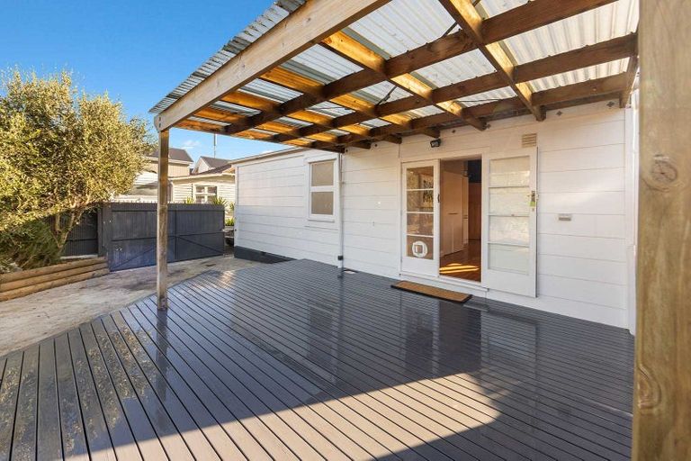 Photo of property in 47 Waltham Road, Sydenham, Christchurch, 8023