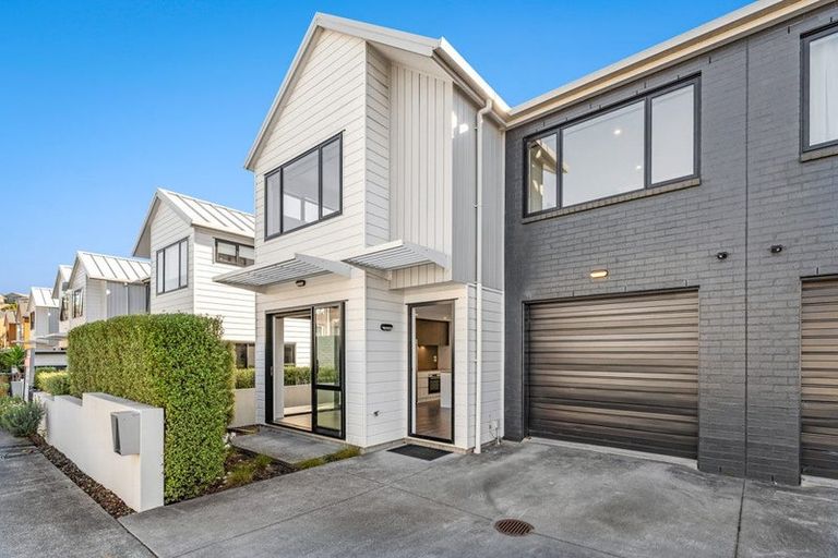 Photo of property in 17 Seafarer Crescent, Stanmore Bay, Whangaparaoa, 0932