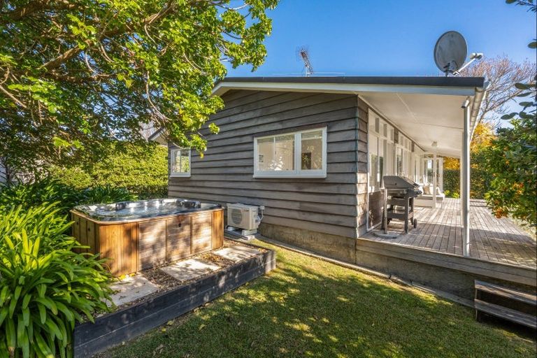 Photo of property in 41 Seymour Road, Mellons Bay, Auckland, 2014