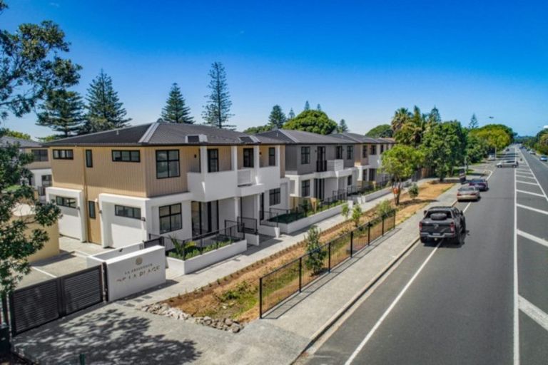 Photo of property in 9/445 Hibiscus Coast Highway, Orewa, 0931