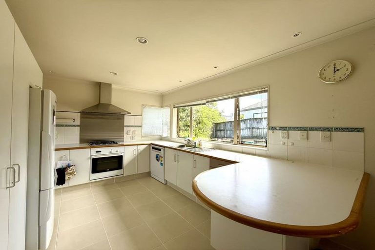 Photo of property in 6 Buncrana Place, Pinehill, Auckland, 0632