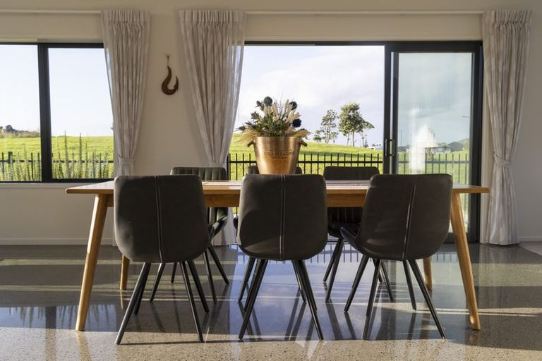 Photo of property in 14 Beveridge Road, One Tree Point, 0118