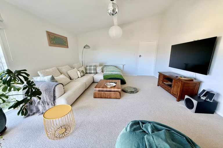 Photo of property in 71 Churton Drive, Churton Park, Wellington, 6037