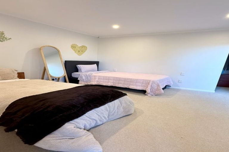 Photo of property in 71 Churton Drive, Churton Park, Wellington, 6037