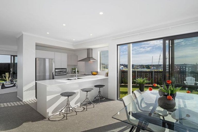 Photo of property in 1 Tuhono Lane, Northcote, Auckland, 0627