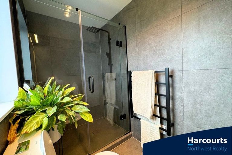 Photo of property in 10 Mahinga Place, Massey, Auckland, 0614