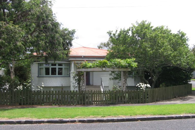 Photo of property in 29 Lambeth Road, Mount Eden, Auckland, 1041