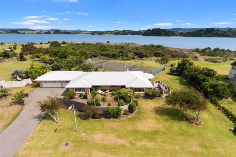 Photo of property in 24 Ohiwa Parade, Ohope, 3121