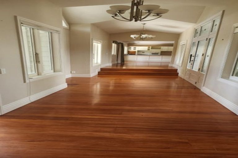 Photo of property in 186 Boord Crescent, Kumeu, 0891